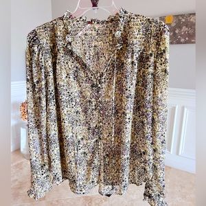 Flower print. Synthetic material.